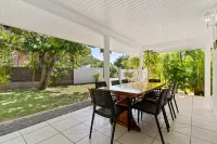 2BR Moorea Retreat With Private Canal BBQ - Wi-Fi