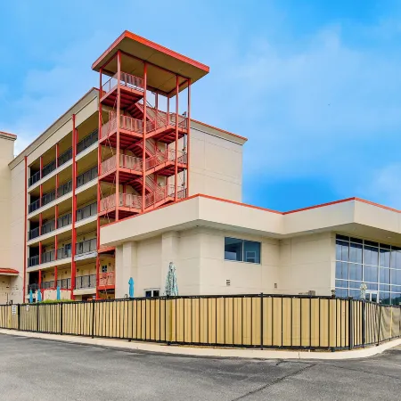 Walk to Bristol Motor Speedway: Retreat w/ Pool!