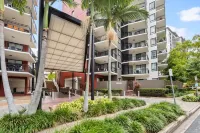 Resort Living < 10mins CBD ~ 2Bed / 2Bath / 1Car - Boutique
