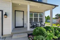 Cedar Lake 4br Home For 8 W/ Lake Views 4 Bedroom Home - Homestays