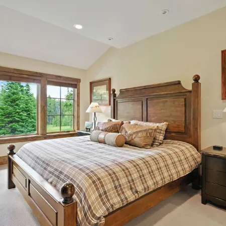 Cozy private cabin with hot tub, and ski in and out