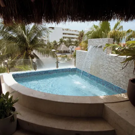 Cuxos Hotel Beachfront
