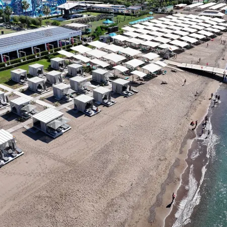 Nirvana Cosmopolitan Hotel - Convention & Sports Center