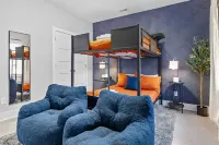 5 Mins to DT Gameroom Balcony Karaoke Sleeps 10 - balcony