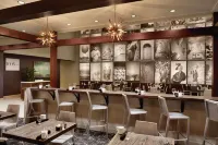 โรงแรมดับเบิลทรีบายฮิลตัน แอลบูเคอร์คี - ที่มีบาร์