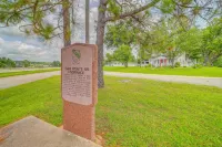 Recently Remodeled Route 66 Retreat! Claremore Gem - WiFi