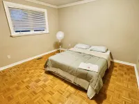 Top Executive 10 bedroom Home Near Airport Hotels near Lisgar