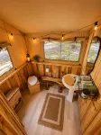 Experience nature, right by Hillsville, Va. a few ft from a stocked creek. - Homestays