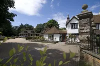 Boxmoor Lodge Hotel - parking