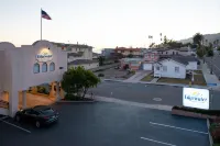 Edgewater Inn and Suites - parking