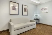 HomeTowne Studios & Suites Greensboro - Parkplatz