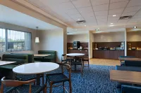 Fairfield Inn & Suites Fredericksburg - parking