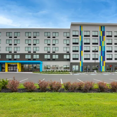 Tru by Hilton Toronto Airport West Hotels near Meadowvale