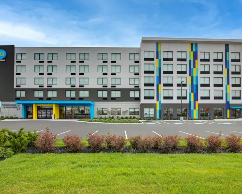Tru by Hilton Toronto Airport West Hotels near Apollo Convention Centre