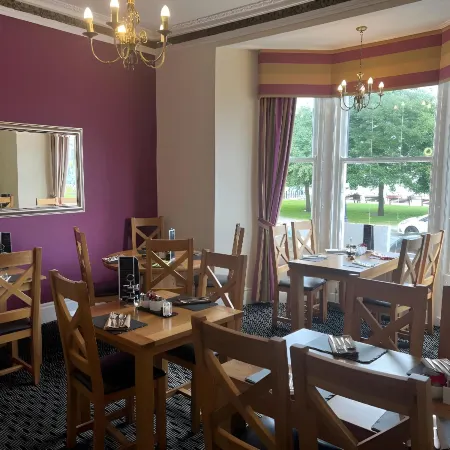 Lauriston & Lawton Court Hotel