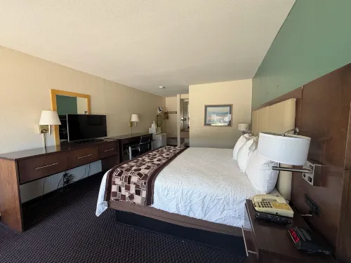 Americas Best Value Inn-Garden City - Parking