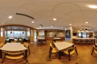 Fairfield Inn & Suites Milwaukee Brookfield - parking