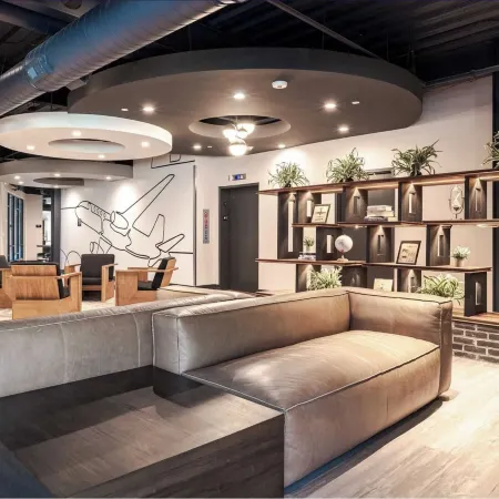 Landing Amazing 2bd, Courtyard, Clubhouse