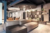 Landing 驚艷兩卧室，庭院，俱樂部會所(Landing Amazing 2bd, Courtyard, Clubhouse) - 游泳池
