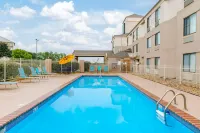 Quality Inn Kansas City International Airport - Swimmingpools