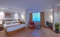 Royale Sarovar Portico Agra - bar