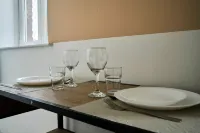 Modern Apt Near Tourcoing Sta. w/ Fast WiFi - 2つ星