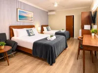 Cumberland Motor Inn - Pools