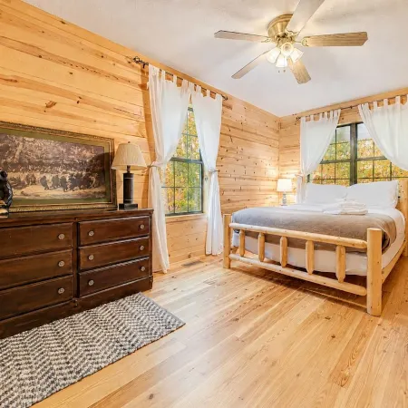 Private 2Br Cabin Fireplace, Deck + Firepit