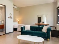 Oliver Hotel Hotels near Isla de Cabras Park