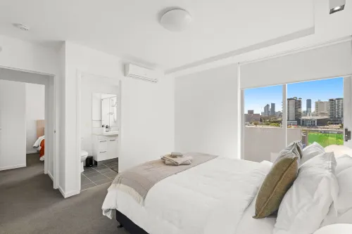 Front Row Convenience - Inner City- 3Bed,2Bath,2Car - spa