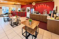 Econo Lodge - Pet friendly
