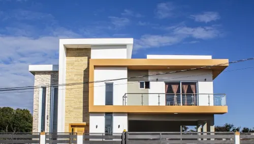 5 Star Villa Near Airport and Beaches - Private Pools