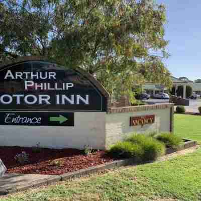 Arthur Phillip Motor Inn Hotel Exterior