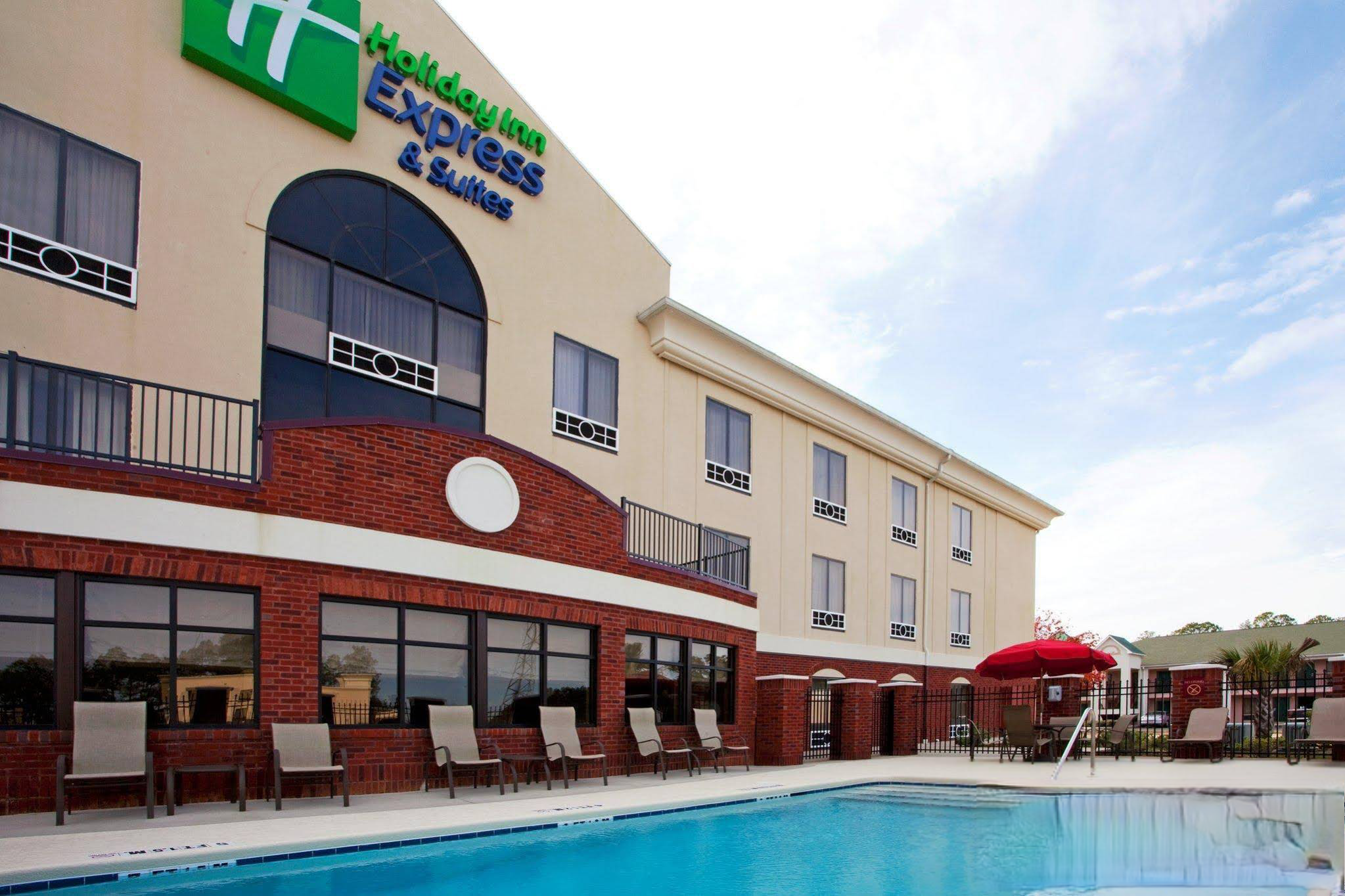 Holiday Inn Express Hotel & Suites Quincy I-10, an Ihg Hotel