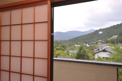 スペーシャスルーム 団体・合宿・ペット歓迎♪源泉かけ流しの貸し別荘ともみ山荘の写真