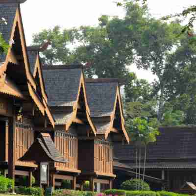 Treasures Hotel and Suites Hotel Exterior