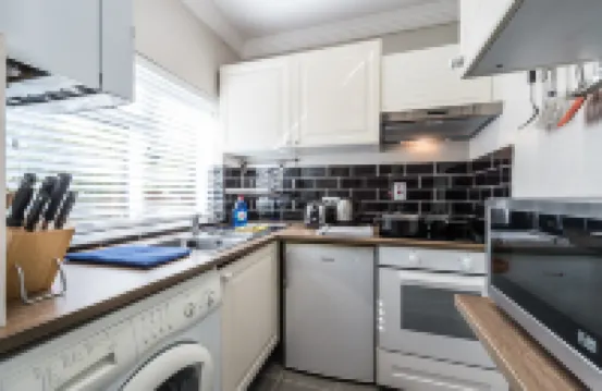 Stylish Apartment 12 Minutes by Tube from Oxford Street Free Wifi and AC