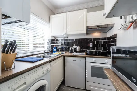 Stylish Apartment 12 Minutes by Tube from Oxford Street Free Wifi and AC Отели рядом с достопримечательностью «BAPS Shri Swaminarayan Mandir, London (Neasden Temple)»