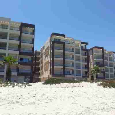 Beach Front Luxury Living Apartment Hotel Exterior