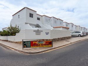 Apartamento cerca de la playa, terraza con vistas al mar, wifi y aparcamiento.