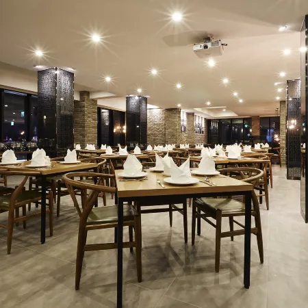 Urban Island Hotel Jeju Отели рядом с достопримечательностью «Музей компьютеров Nexon»