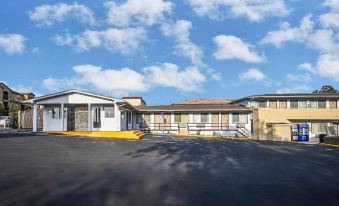 Sea Rock Inn - Long Beach