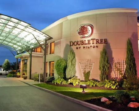 DoubleTree by Hilton Hotel Buffalo - Amherst Hotels in Amherst