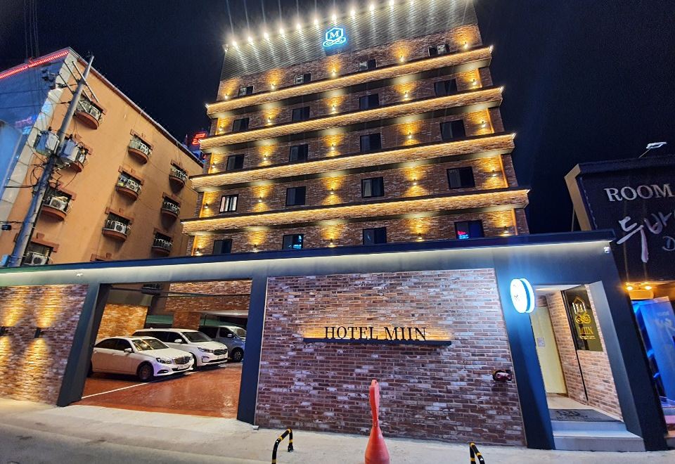 3. hotel mi..