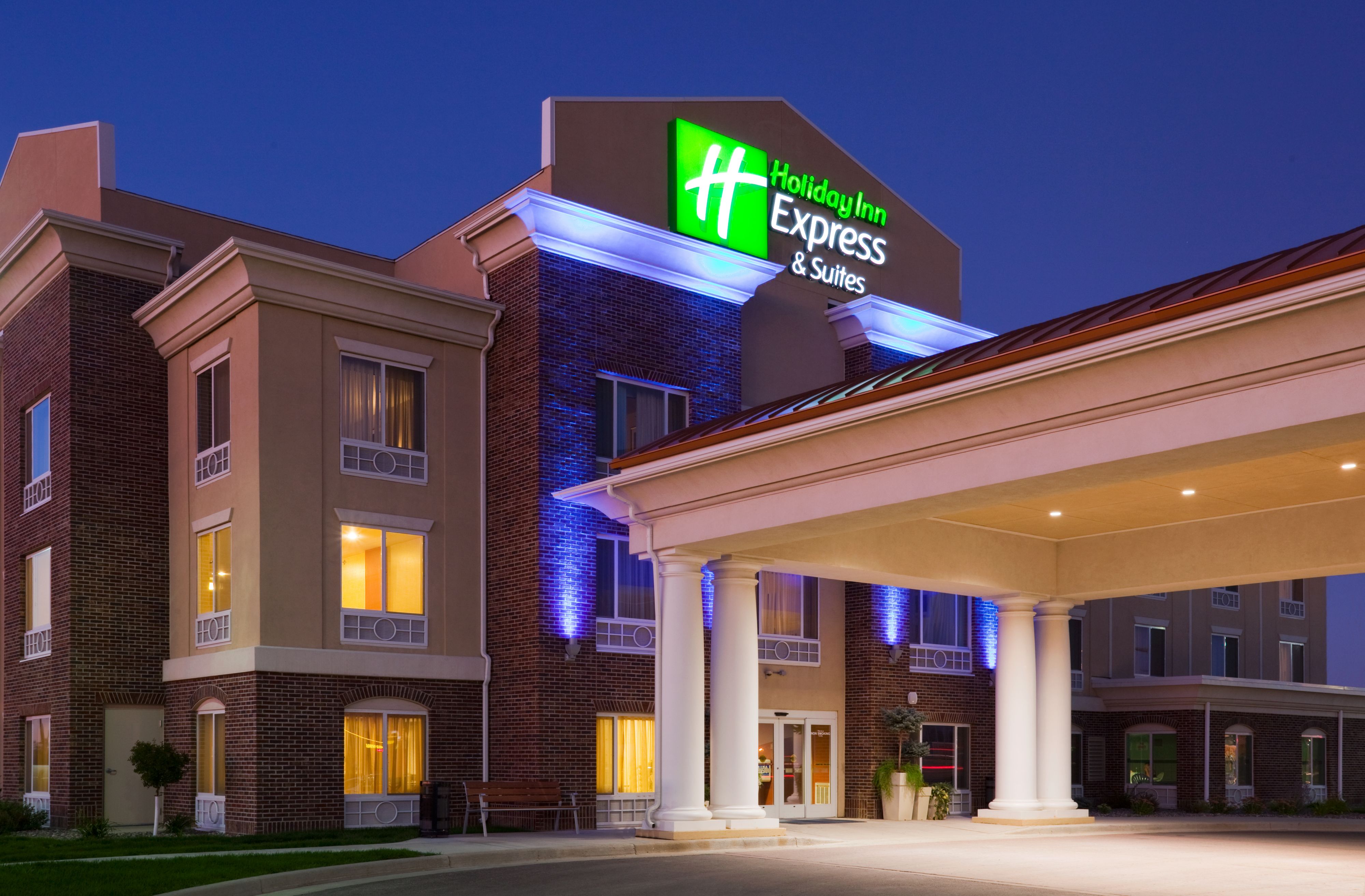 Holiday Inn Express Hotel & Suites Minot South, an Ihg Hotel