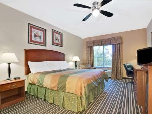 Super 8 by Wyndham Austin/Airport South