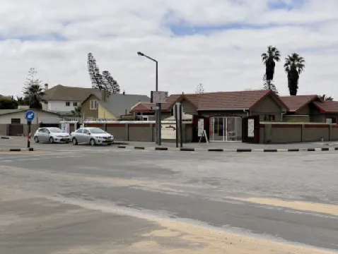 全非洲繽紛旅館