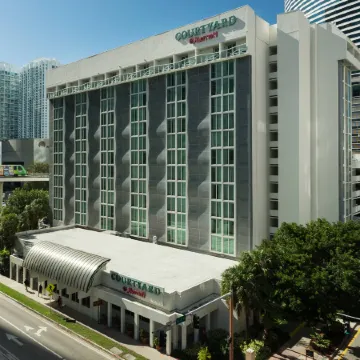 Courtyard Miami Downtown/Brickell Area Отели рядом с достопримечательностью «Порт оф Майами»