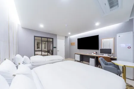 Gwangju Yongbong-Dong Yaja Gwangju Yongbong Branch Отели рядом с достопримечательностью «Jungoe Park»