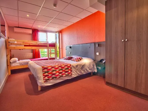 Logis Hôtel Restaurant le Chalet du Mont Roland Hotels in Dole